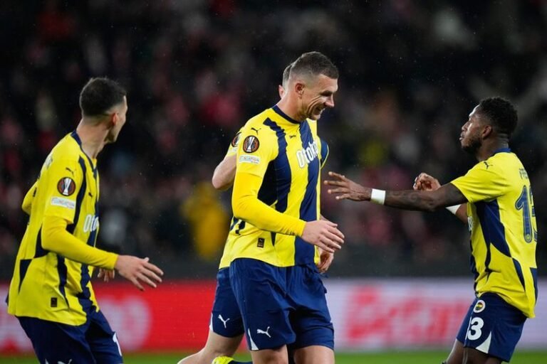 Fenerbahce di Tangan Jose Mourinho: Tertinggal di Liga Turki dan Terpuruk di Liga Europa