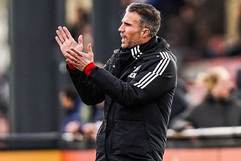 Robin van Persie Siap Lanjutkan Warisan Arne Slot di Feyenoord