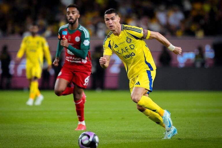 Mau Nggak nih? Ronaldo Ditawari Main di Klub Brasil
