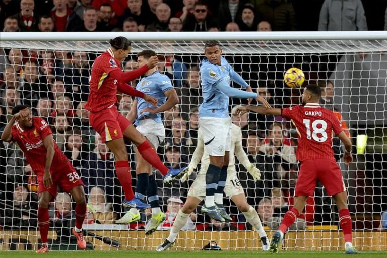 Liverpool dan Man City Bersaing Rebut Andrei Ratiu dari Rayo Vallecano