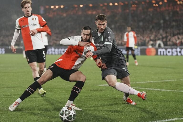 Chelsea Bidik Bek Feyenoord, David Hancko! Tottenham Juga Tertarik