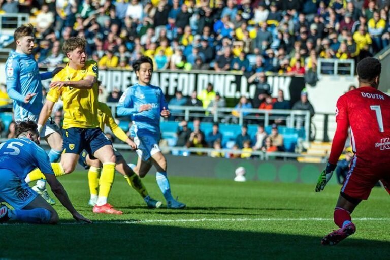 Ole Romeny Gagal Hindarkan Oxford United dari Kekalahan Saat Jamu Leeds United