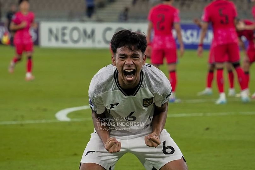 Nova Arianto Puji Evandra Florasta dan Para Pemain Timnas Indonesia U-17 Usai Sikat Korea Selatan di Piala Asia U-17 2025