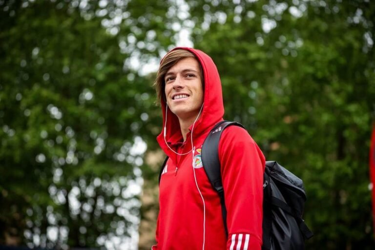 Real Madrid Mau Beli Bek Benfica, MU Bakal Ketiban Durian Runtuh