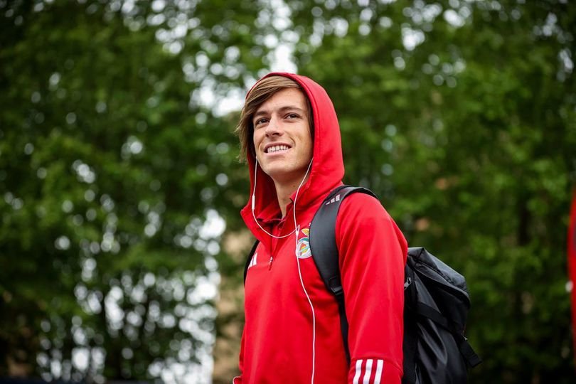 Real Madrid Mau Beli Bek Benfica, MU Bakal Ketiban Durian Runtuh