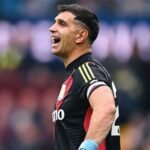 Bukan Sekedar Gosip, MU Mulai Bermanuver untuk Transfer Emiliano Martinez
