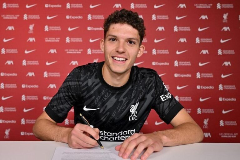 Resmi! Liverpool Rekrut Kiper 20 Tahun Asal Hungaria, Armin Pecsi